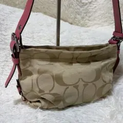 ★新品★COACH カーリー シグネチャー ショルダーバッグ　エンジ ☆新品☆COACH カーリー シグネチャー ショルダーバッグ エンジ - メルカリ