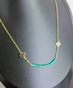 エメラルドグリーン　 天然石　グリーンアゲート クローバー 　ネックレス