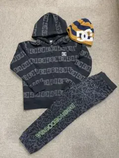 DC キッズウェア　フードパーカー&スウェットパンツ　ニット帽