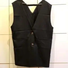 黒　Vネック　ジレ