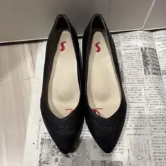 ポインテッドトゥ パンプス ブラックのサムネイル