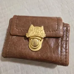 猫モチーフ金具 財布 ブラウン ツモリチサトのサムネイル
