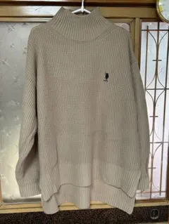 ユーエスポロアッスン ベージュタートルネックニット