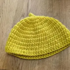 黄色のベビー用ニット帽