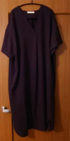 【未着用】ROSE BUD タックフレアVネックワンピース