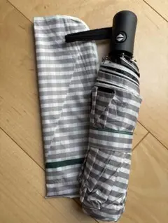 折りたたみ傘 グレーとホワイトのチェック柄グリーンのライン