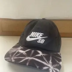 NIKE SB キャップ ブラック　ダイダイ柄　ロゴ刺繍