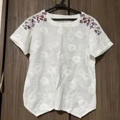 刺繍入りホワイトコットン半袖トップス