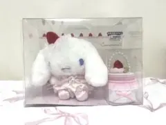 いちごホイップケーキ ぬいぐるみ&アクセサリーケース シナモロールシナモン