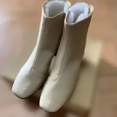 ブーツ　ベージュ