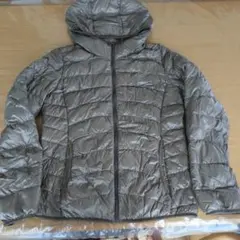 ユニクロ　ライトダウン　ブラウンＭサイズ