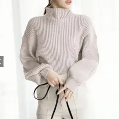 【レディース】 ボリュームスリーブボトルネックニットトップス　オフベージュ