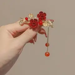 赤い花モチーフ ヘアピン