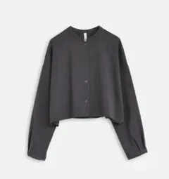 新品✨kelen パネル デザイン ショート ブラウス チャコール 完売品のサムネイル