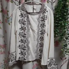 アクシーズファム　コラボ MULHOUSE 刺繍入りブラウス