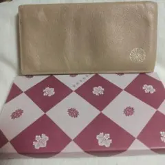 【正規品 皇居限定長財布】菊の御紋入り 牛革 レザー 光沢ありベージュ