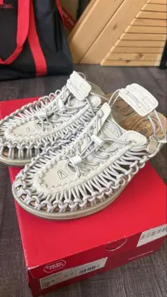 KEEN UNEEK サンダル 29cm ベージュ