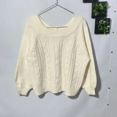 エムズエキサイト(M)セーター　ケーブルニット　バックボタン　白　レディース