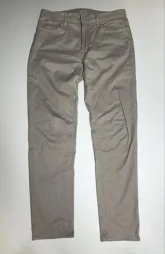 ベージュ スリムフィット チノパン　ユニクロ