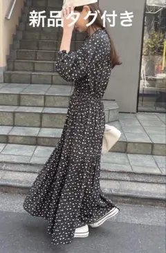 小花柄ワンピース✦黒✦タグ付き