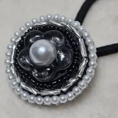 ハンドメイド　ビーズ刺繍ヘアゴム　モノトーン