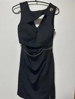 ブラックカットアウトタイトドレス