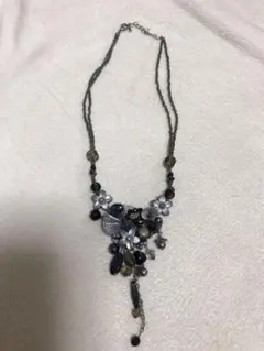 ネックレス　花　シルバー　黒