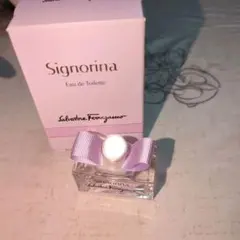 サルヴァトーレ フェラガモ シニョリーナ オーデパルファム 5ml