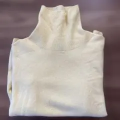 UNIQLO タートルネックニット M クリーム色