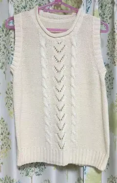 イトーヨーカ堂 アイボリー ケーブル編み ニットベスト Mサイズ レディース