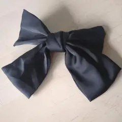 オケージョン　ダークグレー リボンバレッタ　結婚式　同窓会　ヘアアクセサリー