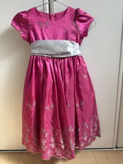 ピンクの刺繍入りドレス　100〜110㎝