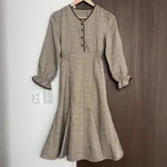 ベージュ系チェックフレアスリーブワンピース