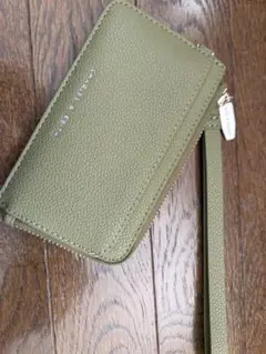 む*こ様 チャールズアンドキース　オリーブグリーン レザー カードケース