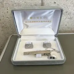 ネクタイピンとカフスのセット　銀製のシールあり　silverの刻印あり