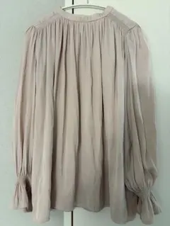 薄いピンクベージュ 長袖シャツ フリル付き　前後2way VIS