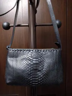 IBIZA イビザ 美品！黒 ダイヤモンドパイソンハンド 蛇年ショルダーバッグ