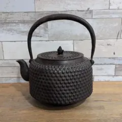 未使用品 南部釜師造 12型 姥口アラレ 南部鉄瓶 南部鉄器 鉄瓶