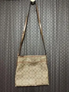 COACH ベージュ ショルダーバッグ