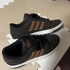 adidas メンズ スニーカー ブラウン