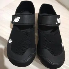 New Balance ブラック サンダル21