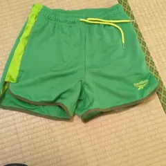 Reebok 緑 ショートパンツ