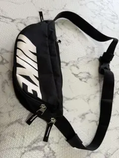 Nike ボディバッグ ウエストポーチ　ブラック