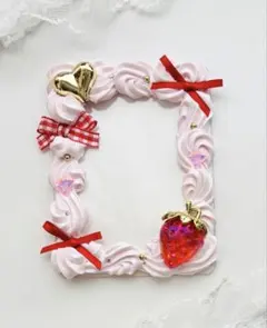 ホイップデコ　B8硬質トレカケース　ピンク　赤　いちご