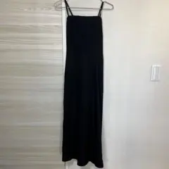 黒のキャミワンピース