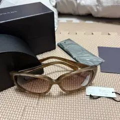 プラダ　PRADA SPR 20O ブラウン サングラスのサムネイル