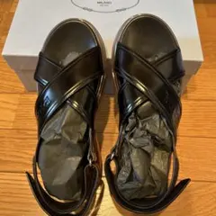 PRADA ブラック クロスストラップ サンダル