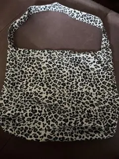 トートバッグ　大容量 ナイロン 豹柄　可愛い