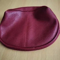 赤い円形ポーチ