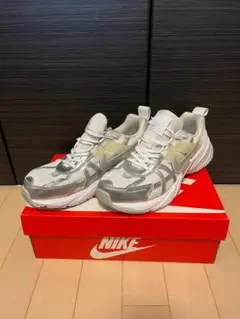 NIKE V2K RUN スニーカー ホワイト シルバー